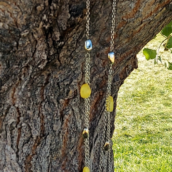 Yellow swirl beaded necklace 3 layers - Picture 4 of 4